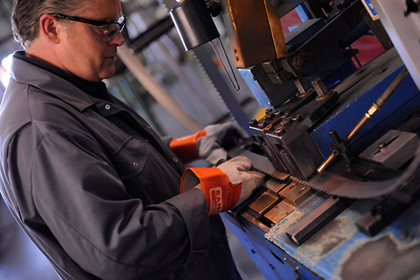 Worker cutting metal using a Bahco product